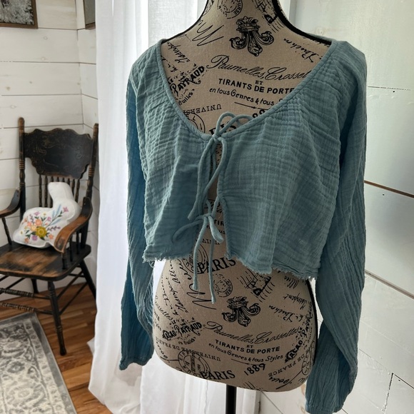 Urban Outfitters Out From Under Women's cropped lace front top size medium,NWT - Picture 1 of 7